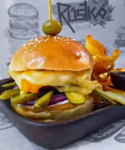 HAMBURGUESA RÚSTICA DOBLE QUESO